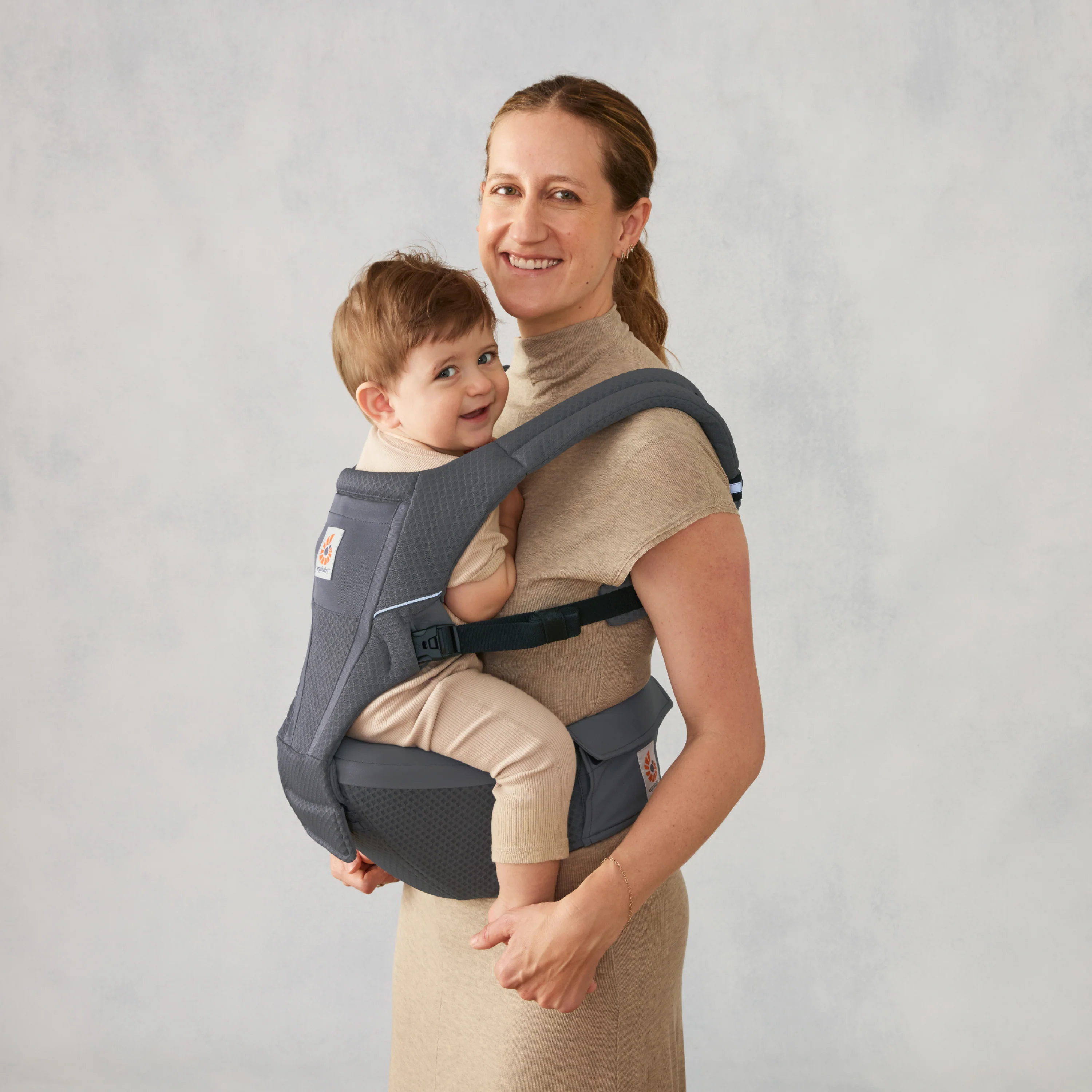 Alta Hip Seat Baby Carrier - Graphite Grey - Image 4